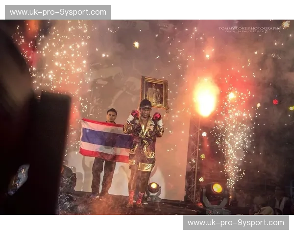 泰拳传奇与战神荣耀：播求与维克多，一场宿命的对决